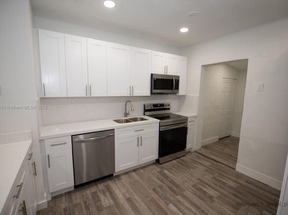 3045 SW 21st St, Miami FL 33145