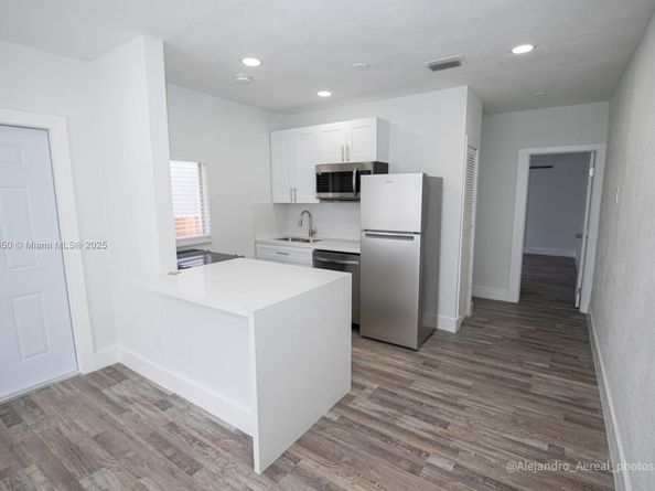 3045 SW 21st St, Miami FL 33145