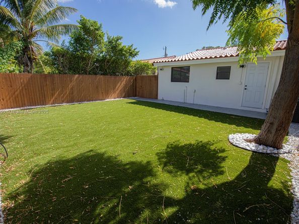 3045 SW 21st St, Miami FL 33145