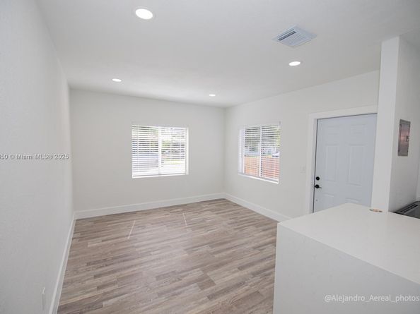 3045 SW 21st St, Miami FL 33145