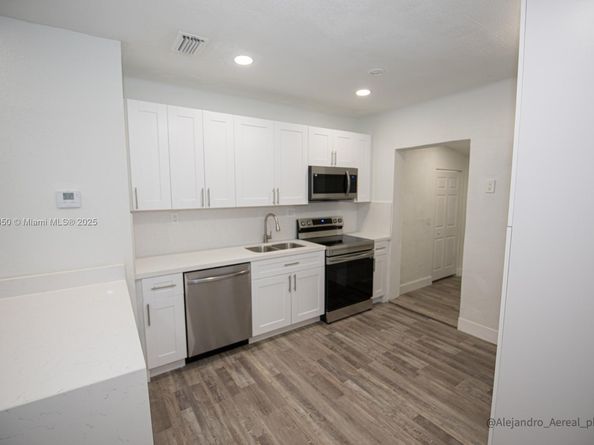 3045 SW 21st St, Miami FL 33145