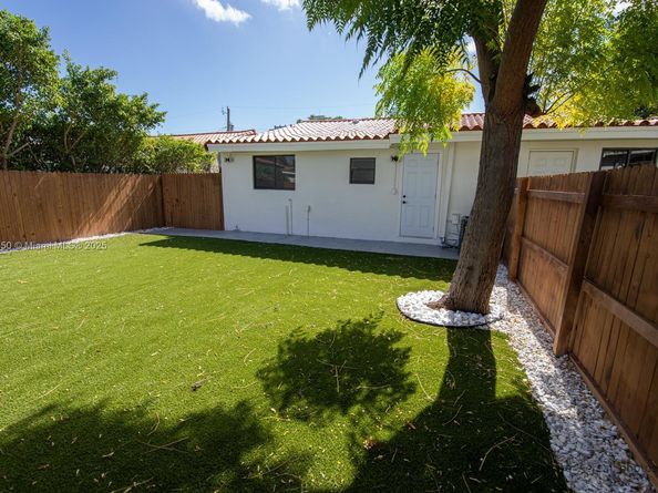 3045 SW 21st St, Miami FL 33145