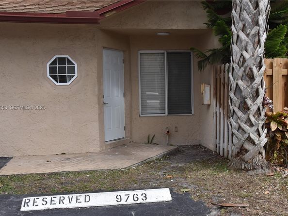 9763 NW 37th St, Sunrise FL 33351
