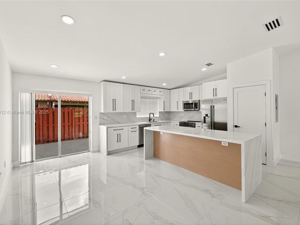 5913 SW 112th Ter, Cooper City FL 33330