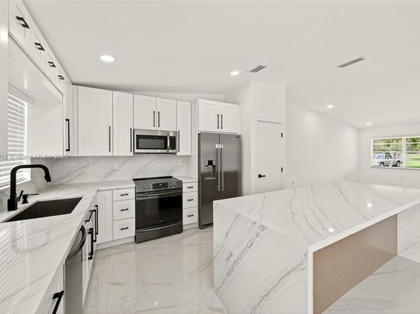 5913 SW 112th Ter, Cooper City FL 33330