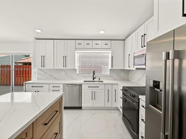 5913 SW 112th Ter, Cooper City FL 33330