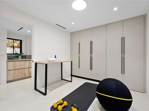 6065 Pine Tree Dr, Miami Beach FL 33140