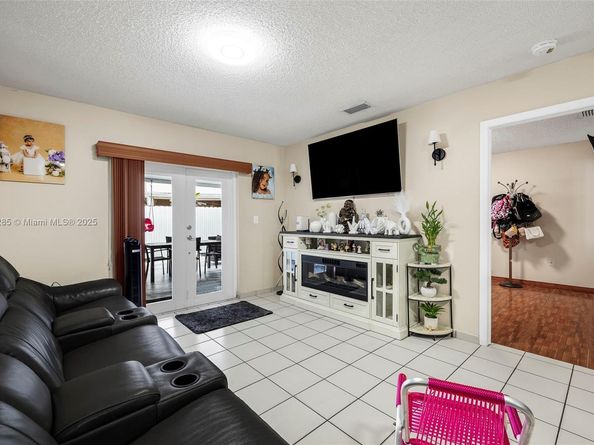 4191 W 10th Ave, Hialeah FL 33012