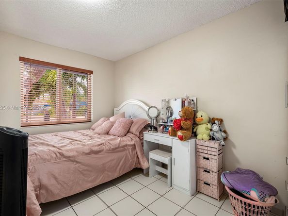 4191 W 10th Ave, Hialeah FL 33012