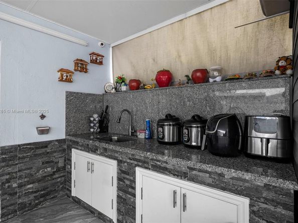 4191 W 10th Ave, Hialeah FL 33012