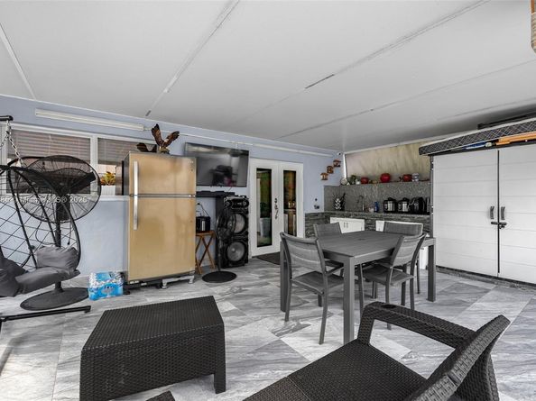 4191 W 10th Ave, Hialeah FL 33012