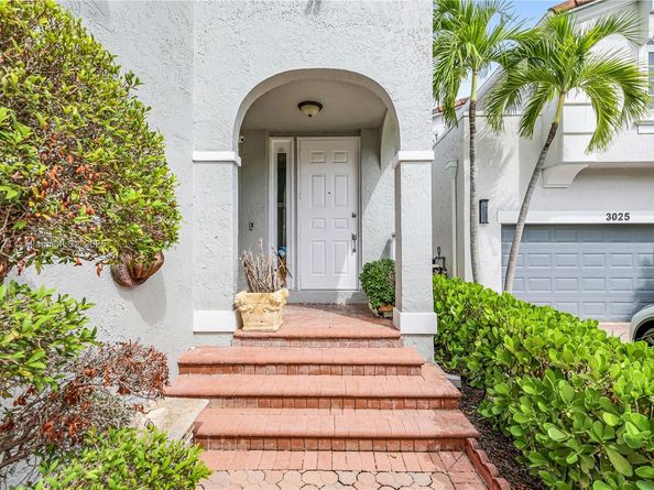 3015 NE 208th St, Aventura FL 33180