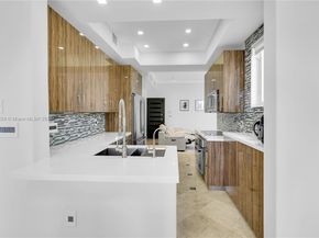 3015 NE 208th St, Aventura FL 33180