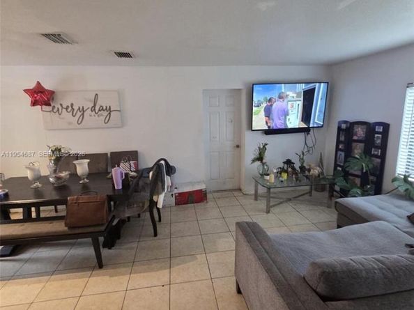 4270 NW 198th St, Miami Gardens FL 33055