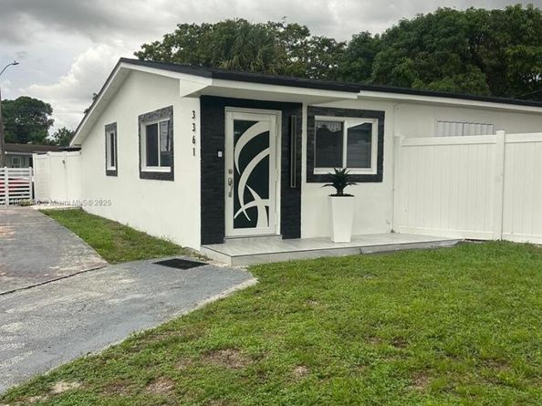 3361 NW 207th St, Miami Gardens FL 33056