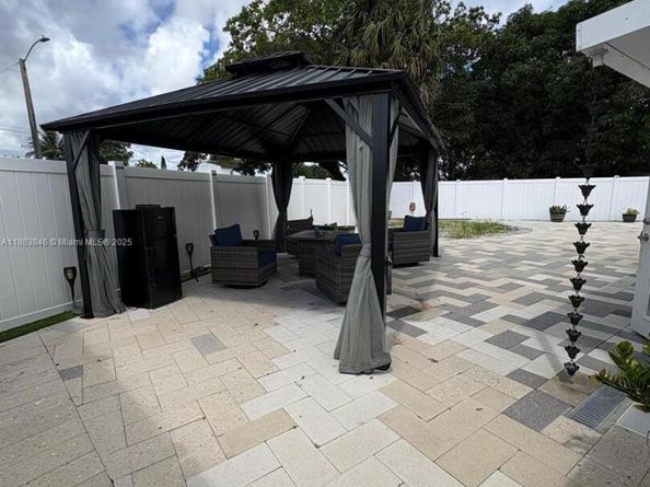 3361 NW 207th St, Miami Gardens FL 33056