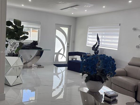 3361 NW 207th St, Miami Gardens FL 33056