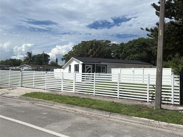 3361 NW 207th St, Miami Gardens FL 33056