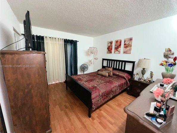 260 NW 107th Ave 222, Miami FL 33172