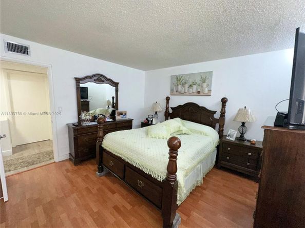 260 NW 107th Ave 222, Miami FL 33172