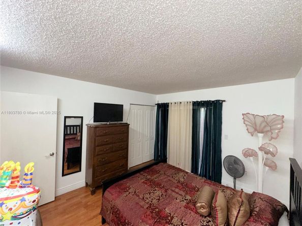 260 NW 107th Ave 222, Miami FL 33172