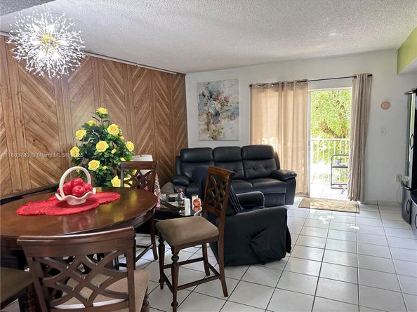 260 NW 107th Ave 222, Miami FL 33172