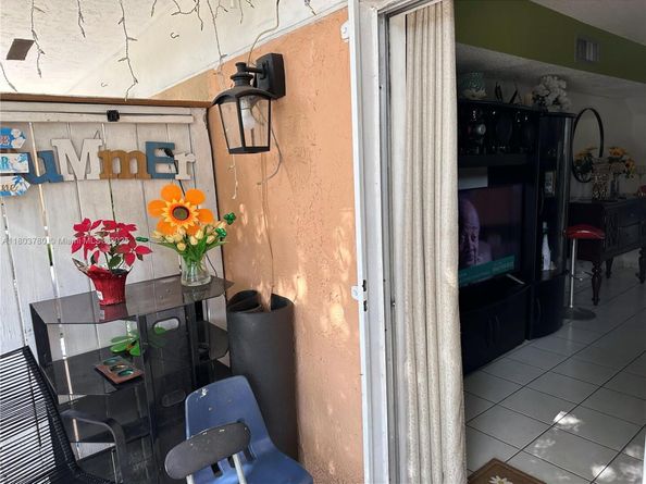 260 NW 107th Ave 222, Miami FL 33172