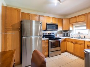 9823 S Hollybrook Lake Dr 105, Pembroke Pines FL 33025