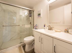 9823 S Hollybrook Lake Dr 105, Pembroke Pines FL 33025