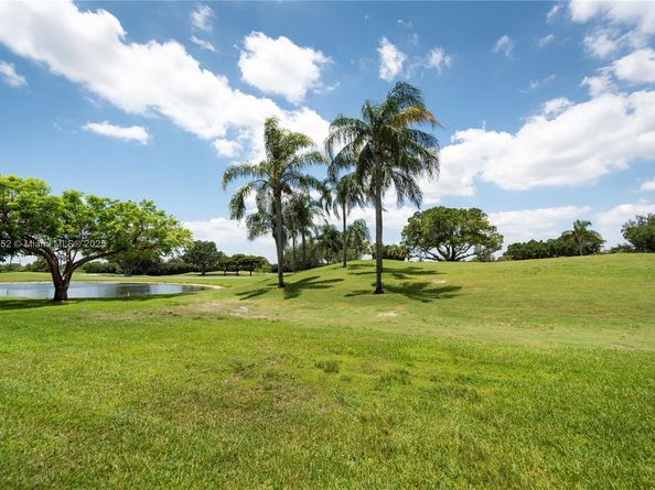 9823 S Hollybrook Lake Dr 105, Pembroke Pines FL 33025