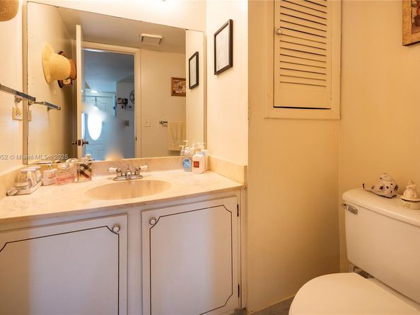 9823 S Hollybrook Lake Dr 105, Pembroke Pines FL 33025