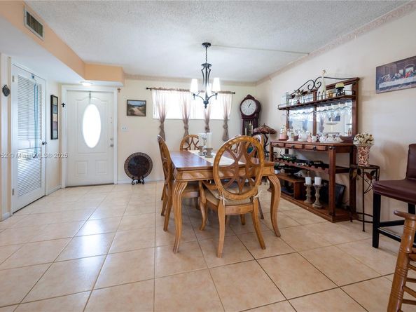 9823 S Hollybrook Lake Dr 105, Pembroke Pines FL 33025