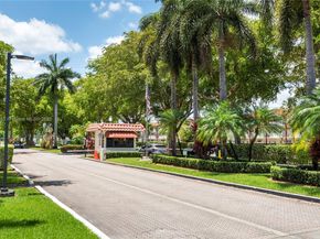 9823 S Hollybrook Lake Dr 105, Pembroke Pines FL 33025