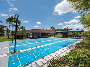 9823 S Hollybrook Lake Dr 105, Pembroke Pines FL 33025