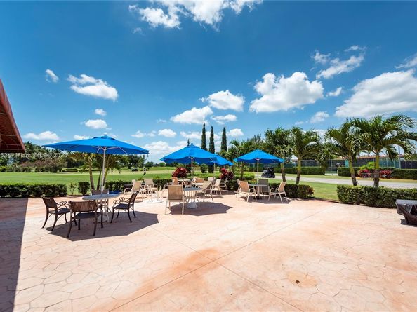 9823 S Hollybrook Lake Dr 105, Pembroke Pines FL 33025