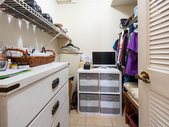 9823 S Hollybrook Lake Dr 105, Pembroke Pines FL 33025