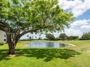 9823 S Hollybrook Lake Dr 105, Pembroke Pines FL 33025