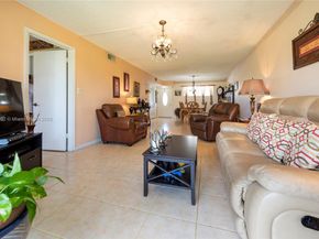9823 S Hollybrook Lake Dr 105, Pembroke Pines FL 33025