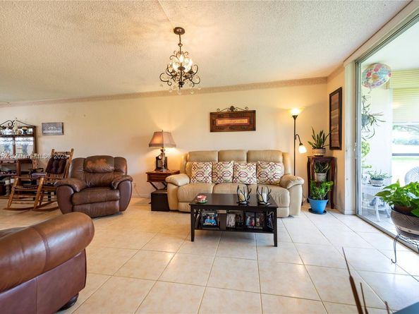 9823 S Hollybrook Lake Dr 105, Pembroke Pines FL 33025