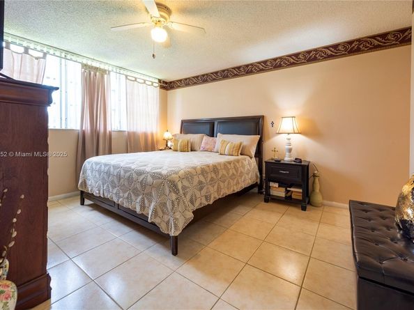 9823 S Hollybrook Lake Dr 105, Pembroke Pines FL 33025