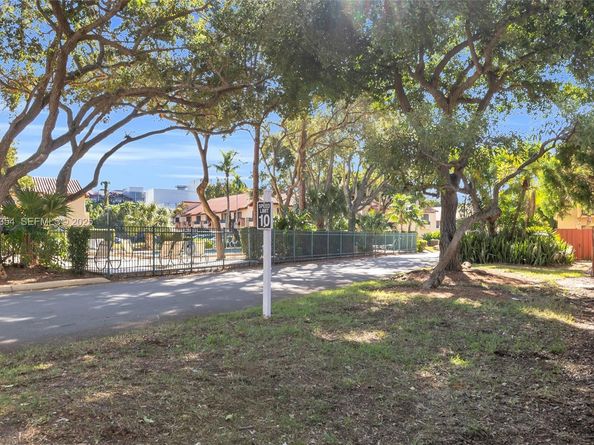 10080 SW 77th Ct, Miami FL 33156