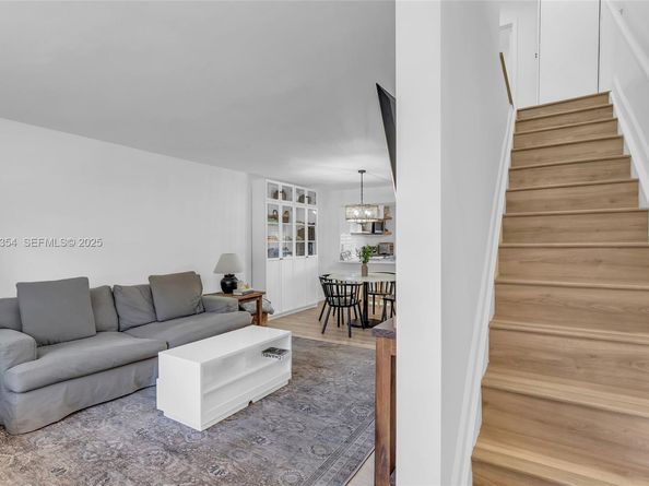 10080 SW 77th Ct, Miami FL 33156