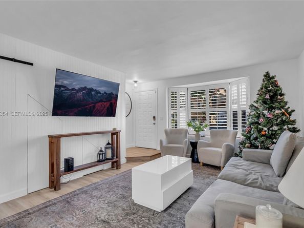 10080 SW 77th Ct, Miami FL 33156