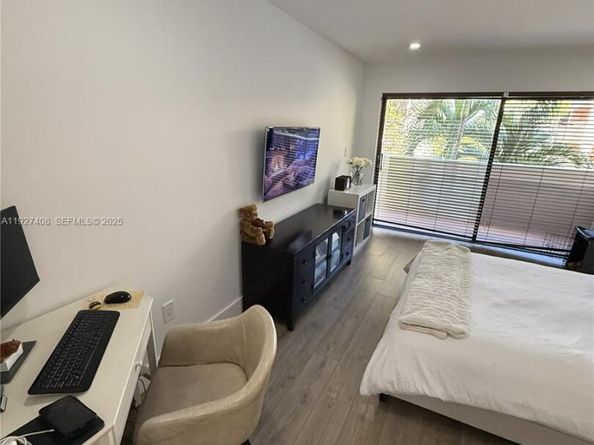 9001 SW 94th St 208, Miami FL 33176