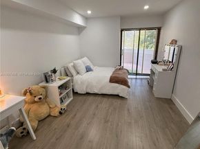 9001 SW 94th St 208, Miami FL 33176