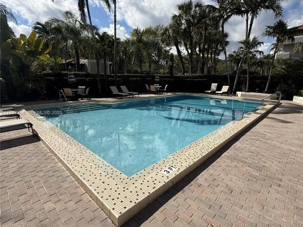 9001 SW 94th St 208, Miami FL 33176