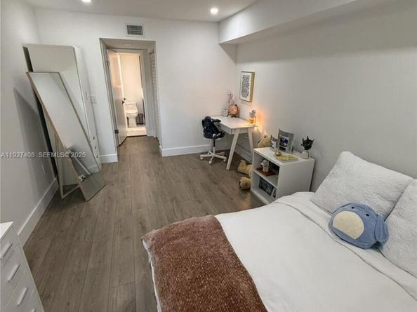 9001 SW 94th St 208, Miami FL 33176