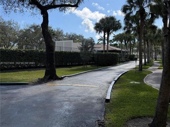 9001 SW 94th St 208, Miami FL 33176