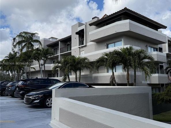 9001 SW 94th St 208, Miami FL 33176