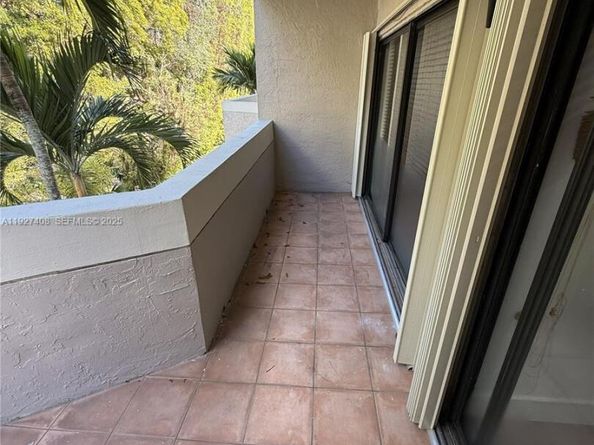 9001 SW 94th St 208, Miami FL 33176